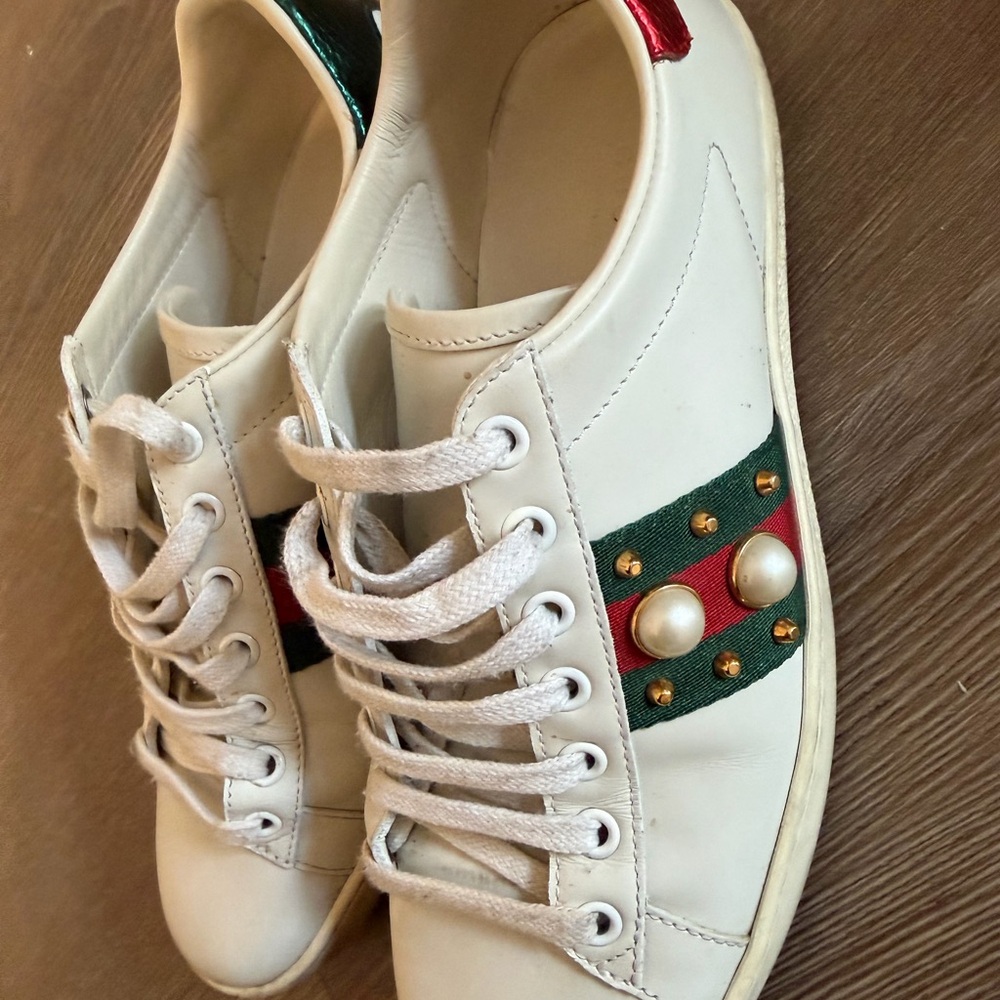 Gucci White Sneakers with Green and Red Stripes